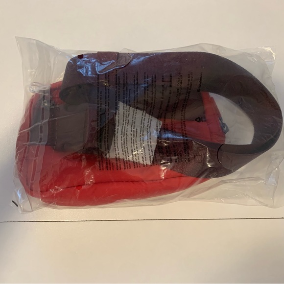 Lululemon Team Canada Quilted Everywhere Belt Bag *Online Only (NWT) (HTF) - Picture 3 of 4